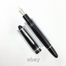 Montblanc 146 platinum line fountain pen, 14k gold nib, boxed, nr mint