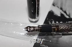 Montblanc Leo Tolstoy Fountain Pen Writer Series 18K Medium nib Year 2015 NEW