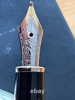 Silver Montblanc Meisterstuck Solitaire Fountain Pen With 18ct Gold Nib. Boxed