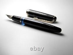 Vintage Jet BlackMontblanc 254 Fountain Pen-14K Gold M Wing Nib-Germany 1950s