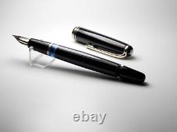 Vintage Jet BlackMontblanc 254 Fountain Pen-14K Gold M Wing Nib-Germany 1950s